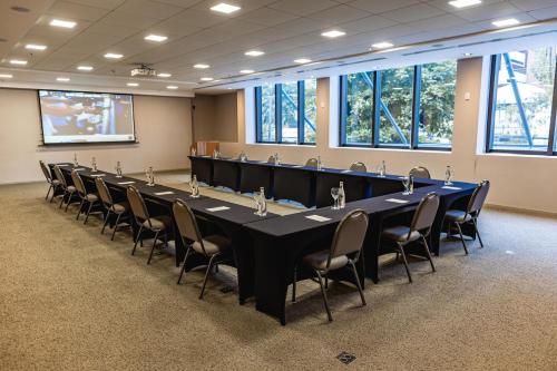 a conference room with a long table and chairs at LK Design Hotel Florianópolis in Florianópolis
