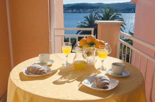 Bed & Breakfast Villa Vrgorac italokat is kínál