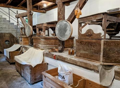 a large room with a clock on the wall at Apartamento Beretaberri in Narvarte