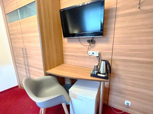 Televisyen dan/atau pusat hiburan di BnB Fliegerhaeusle Hagnau 24h Self Check In