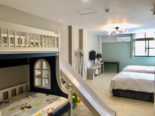 Postel nebo postele na pokoji v ubytování Sun Moon Lake Loft Inn