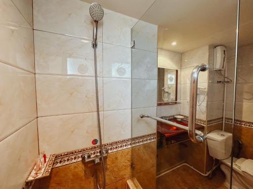 Ένα μπάνιο στο Hotel De Khuvieng