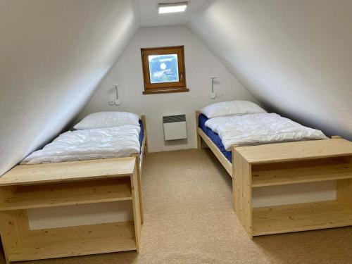 Ένα ή περισσότερα κρεβάτια σε δωμάτιο στο Chalupa u kapličky Říčky v Orlických horách