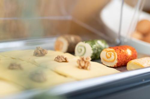 a close up of some food in a microwave at HOTEL MARIA in Gramatneusiedl