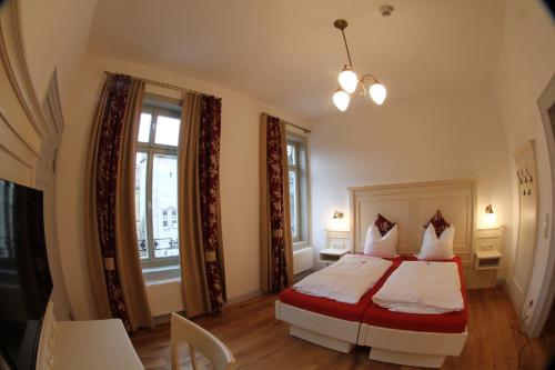 Кровать или кровати в номере Hotel Villa Victoria