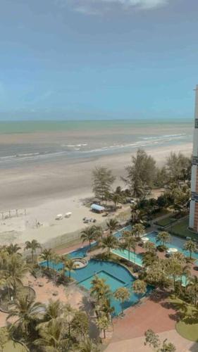 - Vistas aéreas a un complejo con playa en Familia Holiday @ TimurBay Seafront Kuantan, en Kuantan