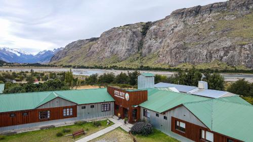 an aerial view of a building with mountains in the background at Fitz Roy Hoster&iacute;a de Monta&ntilde;a - El Chalt&eacute;n in El Chalten