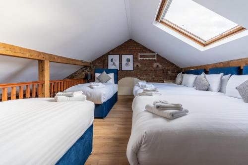 Ένα ή περισσότερα κρεβάτια σε δωμάτιο στο Rainford Gardens by UStay Aparthotels