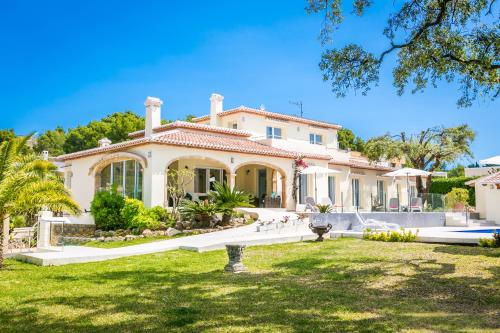 Casa Juana is a modern, luxury, exclusive, 6 bedroom villa.