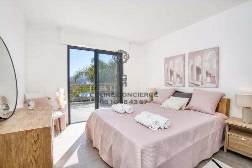 Posteľ alebo postele v izbe v ubytovaní Villa avec piscine privée - Golf de St Tropez