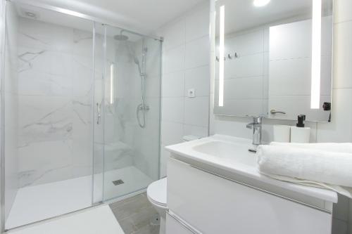 Koupelna v ubytování Amazing spacious 1 bedroom flat with Ocean view, 311, Ponderosa