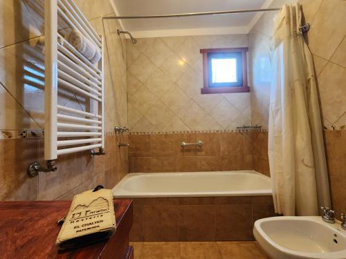 Phòng tắm tại Hosteria El Paraiso