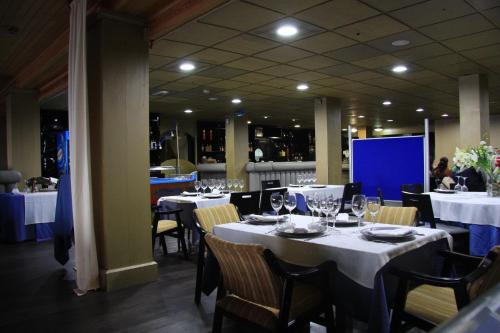Restaurant o un lloc per menjar a Hostal Playa Mazagon (El Remo)