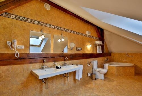 Kupatilo u objektu LH Hotel Dvořák Tábor Congress & Wellness