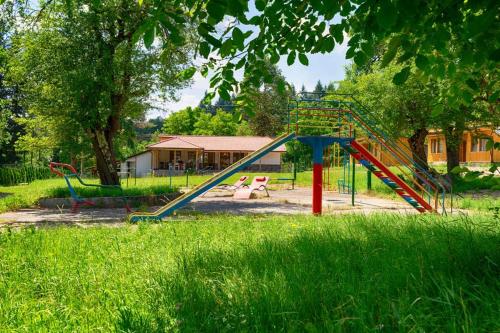 Gallery image of Guest Houses Apriltsi in Kravenik