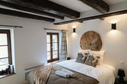a bedroom with a large bed with white sheets and pillows at Le Château Taison au coeur du centre ville in Metz