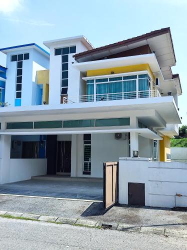 a large white house with a parking lot at Ipoh Lake View Cozy Home Big House in Lahat