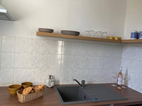 Cozy Studio with balcony and free parking photo 3