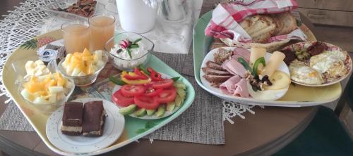 a table with two plates of food on it at Apartament HELLADA in Krynica Zdrój
