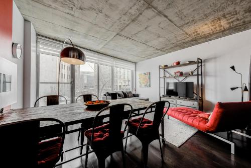 a kitchen and dining room with a table and chairs at Les Immeubles Charlevoix - Le 760-209 in Quebec City