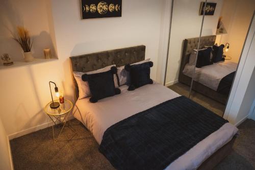 Voodi või voodid majutusasutuse 1 bedroom flat with easy parking/public transport toas