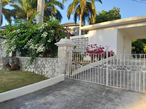 Gallery image of Villa Chinnor-Kent Ave in Montego Bay