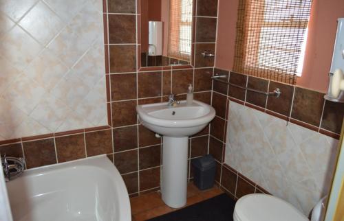 Bilik mandi di House Ebony B&B