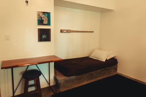 a small room with a bed and a desk at Casa na Lagoa in Paracuru