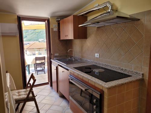 Dapur atau dapur kecil di Alloggio turistico Magnifico Alessandro Valle Bernardo 04025 Lenola nei pressi di Fondi LT