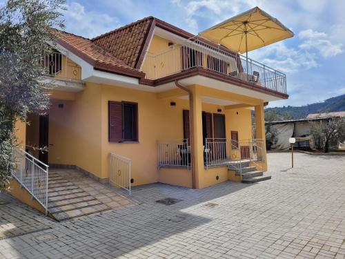 Bangunan di mana terletaknya aparthotel ini