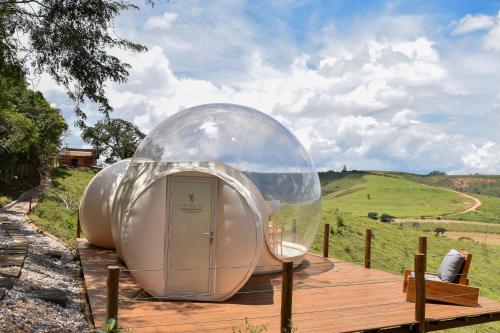 a dome tent sitting on a wooden deck at Bubble Pingo do Mula Serra da Canastra in São Roque de Minas
