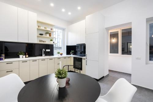 FOUR Bedroom Apartment, Old Town Bucharest