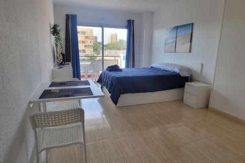 Postel nebo postele na pokoji v ubytování Comodoro Los Cristianos 302T