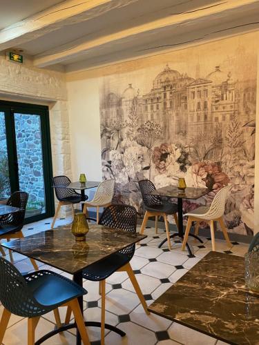 Ein Sitzbereich in der Unterkunft Manoir De Rigourdaine