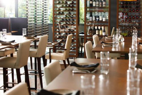 Restoran atau tempat lain untuk makan di Kimpton Overland Hotel - Atlanta Airport by IHG