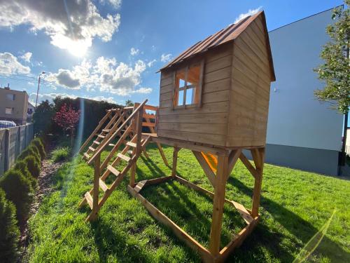 a wooden play house sitting on the grass at Willa Davia in Rewa