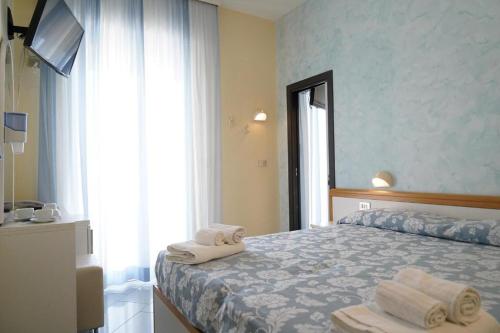 Postel nebo postele na pokoji v ubytování Hotel Embassy