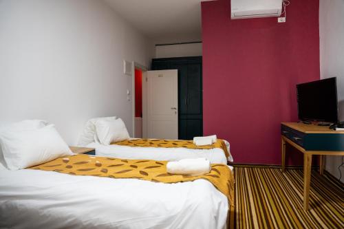 Postel nebo postele na pokoji v ubytování Jerusalem Boutique Hotel