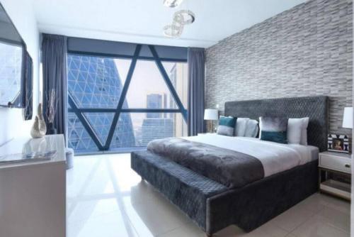 Postel nebo postele na pokoji v ubytování Key View - Park Towers, DIFC