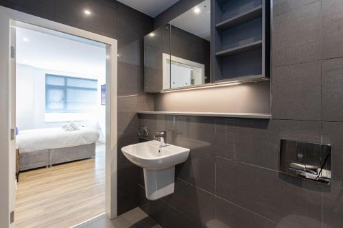 Et badeværelse på Pillo Rooms Serviced Apartments - Manchester Arena