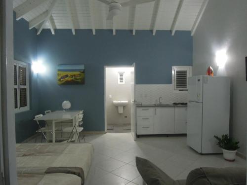 Η κουζίνα ή μικρή κουζίνα στο Cattleya Apartments Curacao