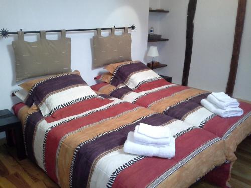 מיטה או מיטות בחדר ב-Maison d'hôtes Brameloup Jardin Ovale