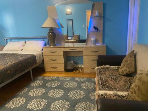 Spacious Master Bedroom With En Suite Bath – Photos 4