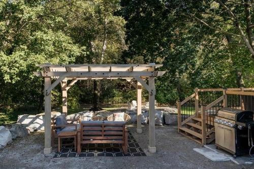 Zahrada ubytování Disconnect From Reality/ River House/Hot Tub/Pet Friendly