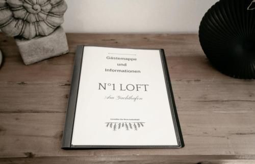 Sijil, anugerah, tanda atau dokumen lain yang dipamerkan di N°1 Loft Am Yachthafen