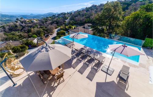 Bazén v ubytování Nice Home In Les Adrets-De-L'estérel nebo v jeho okolí