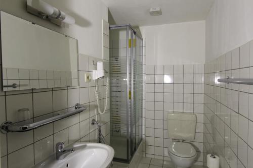 Bilik mandi di Hotel Elegia am Kurfürstendamm