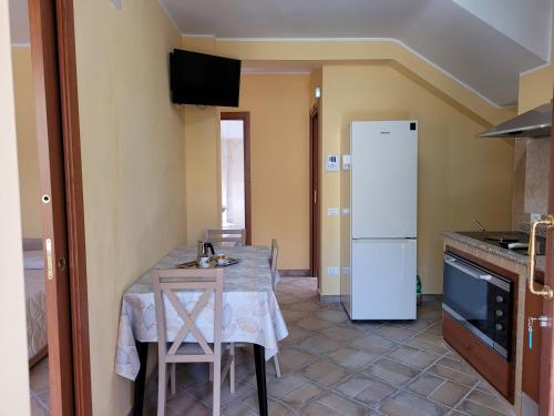 Dapur atau dapur kecil di Alloggio turistico Magnifico Alessandro Valle Bernardo 04025 Lenola nei pressi di Fondi LT