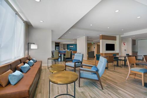 TV a/nebo společenská místnost v ubytování TownePlace Suites Sacramento Airport Natomas