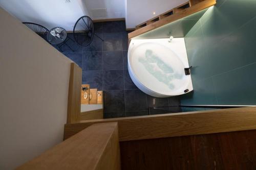 a bathroom with a toilet in a room at Bali AQUA&CHARME in Gaeta